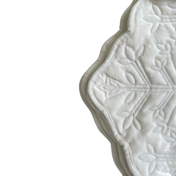 Tahari Home White Snowflake Velvet Placemats Set of 4 Christmas Holiday NEW - Picture 5 of 9